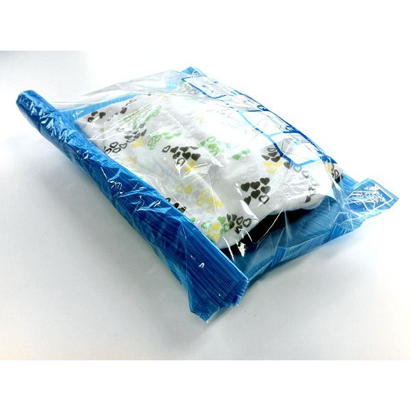 お得用 衣類圧縮袋4枚入り S/M/L/LLのセット 旅行 掃除機不要 ポンプ
